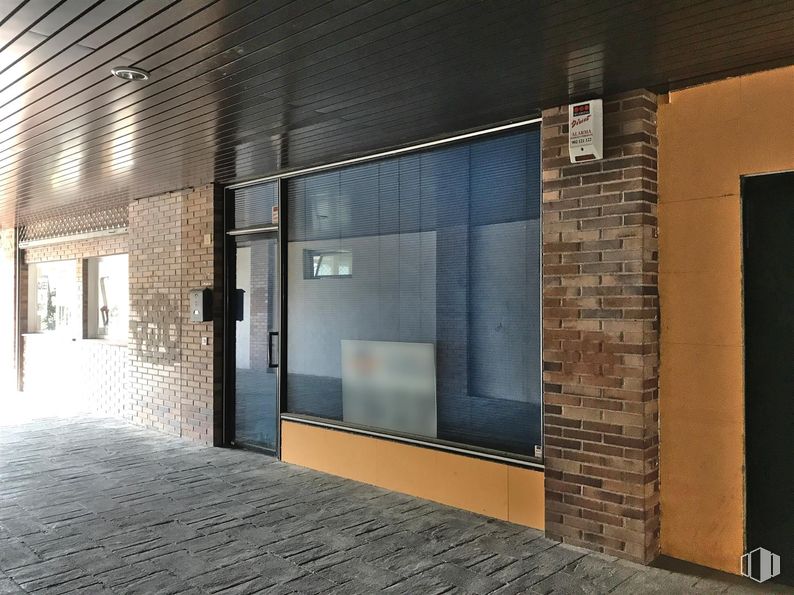 Local en venta en Edificio Oro, Calle Nogal, 3, Torrelodones, Madrid, 28250 con puerta, accesorio, edificio, suelos, suelo, sombra, material compuesto, madera, fachada y ladrillo alrededor