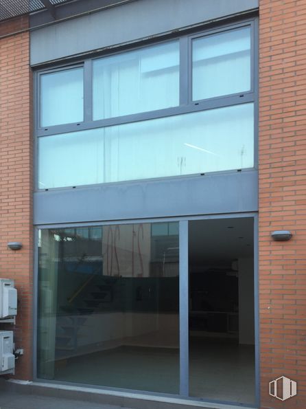 Oficina en alquiler en Calle Pedrezuela, 4, Alcorcón, Madrid, 28925 con edificio, accesorio, madera, sombra, material de construcción, albañilería, ladrillo, material compuesto, fachada y tintes y matices alrededor