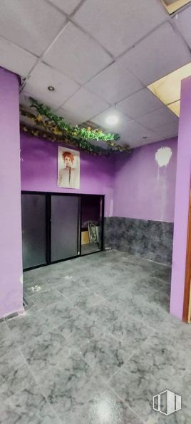 Retail for sale at Calle Lucero, La Latina, Madrid, 28047 with building, purple, interior design, floor, flooring, violet, hall, real estate, ceiling and magenta around