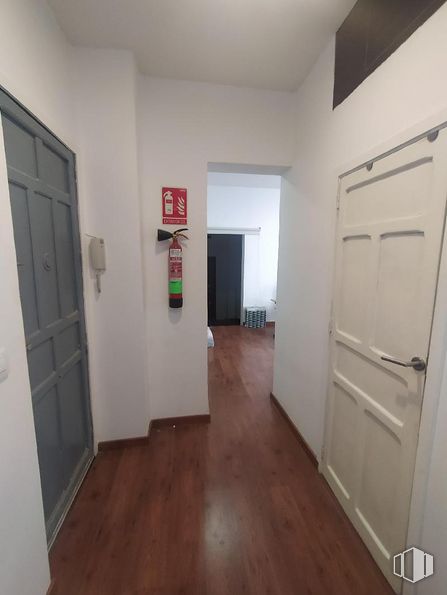 Oficina en venta en Barrio La Chopera, Arganzuela, Madrid, 28045 con puerta, ebanistería, edificio, accesorio, madera, diseño de interiores, piso, pasillo, pavimentos y bienes raíces alrededor