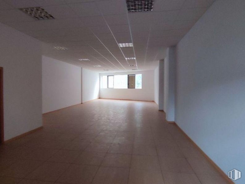 Oficina en venta en Calle Libertad, Móstoles, Madrid, 28936 con accesorio, hall, madera, suelos, suelo, edificio, techo, madera dura, simetría y espacio alrededor