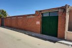 Land for sale at Calle Hernán Cortés, 23, Lillo, Toledo, 45870 with door, sky, road surface, brickwork, asphalt, window, brick, wood, land lot and tree around