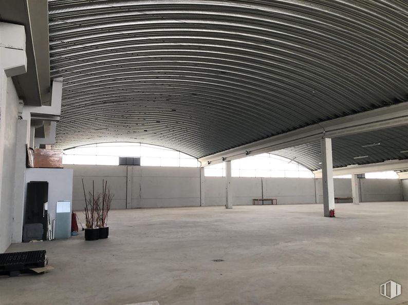 Industrial for sale at San Crispín - La Estación Consorcio, Colmenar Viejo, Madrid, 28770 with houseplant, ceiling, shade, metal, daylighting, building material, beam, steel and hall around