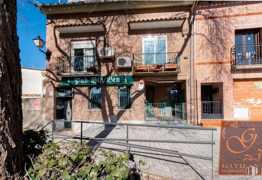 Local en alquiler y venta en Plaza Jardín, Daganzo de Arriba, Madrid, 28814 con ventana, edificio, planta, propiedad, barrio, ladrillo, área residencial, madera, bienes raíces y cielo alrededor