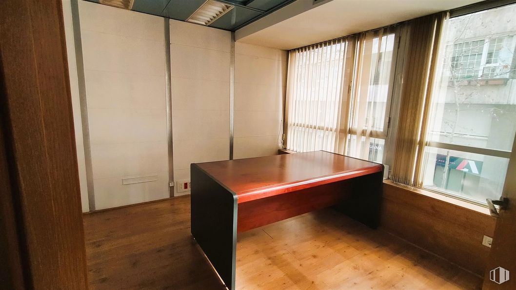 Office for rent at Calle Félix Boix, Chamartín, Madrid, 28036 with desk, table, furniture, wood, interior design, flooring, window, floor, wood stain and hardwood around