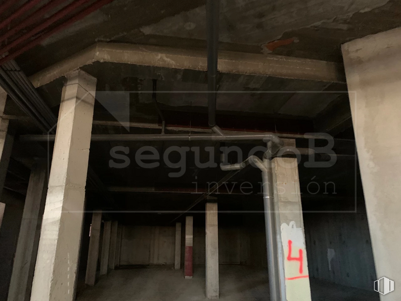 Retail for sale at Calle Ventanilla, 8, Colmenarejo, Madrid, 28270 with composite material, gas, building material, concrete, font, column, building, facade, wood and city around