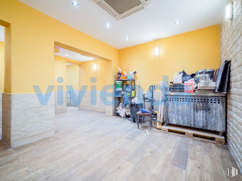 Local en venta en Zona Centro, Centro, Madrid, 28013 con ebanistería, azure, edificio, hall, interiorismo, suelos, suelo, casa, madera y inmobiliario alrededor