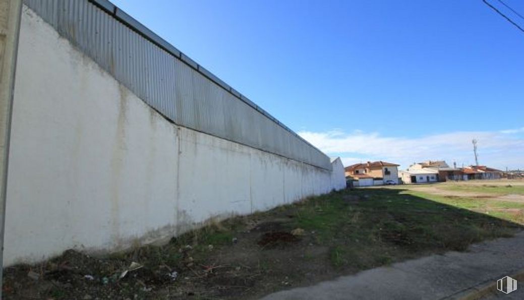 Industrial for sale at Calle Cuevas, 28, Borox, Toledo, 45222 with bridge, sky, land lot, plant, asphalt, wall, cloud, tree, grass and road surface around