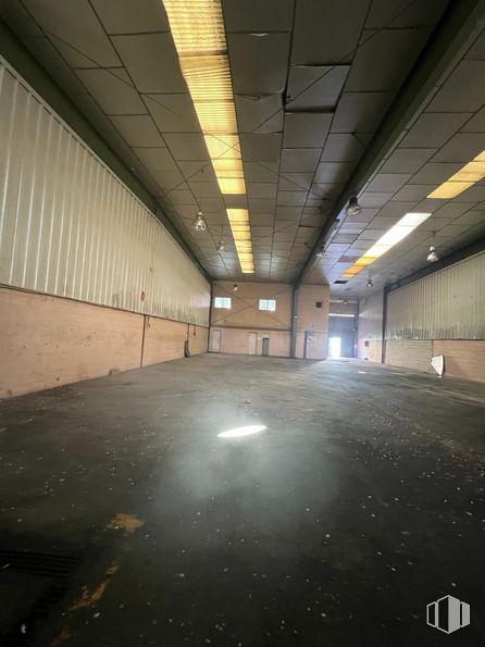 Nave en alquiler y venta en Calle Ossa, 16, Loeches, Madrid, 28890 con superficie de la carretera, suelos, pared, edificio, asfalto, tintes y matices, material compuesto, techo, espacio y hormigón alrededor