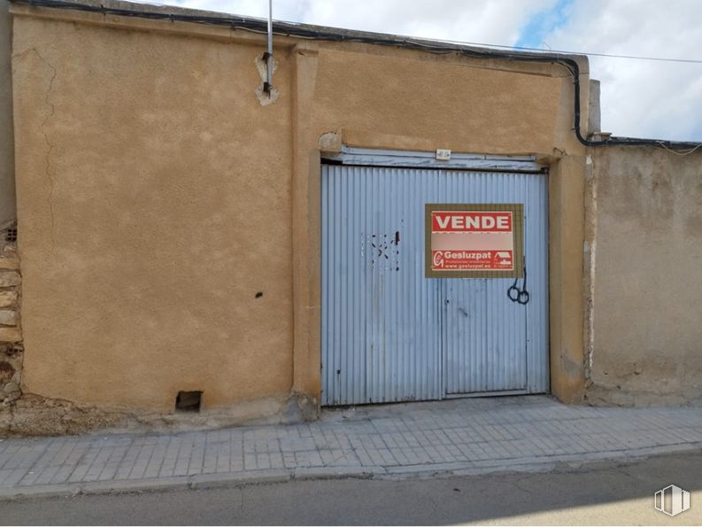 Land for sale at Calle Sur, 38, Villacañas, Toledo, 45860 with wall, composite material, door, concrete, building material, sidewalk, paint, home door and plaster around