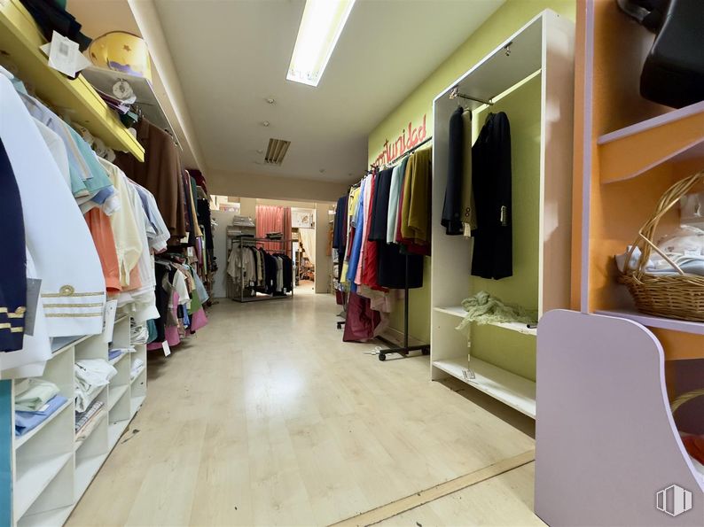 Retail for rent at Calle Trinidad, Talavera de la Reina, Toledo, 45600 with wardrobe, building, textile, floor, flooring, shelf, automotive design, ceiling, retail and shelving around