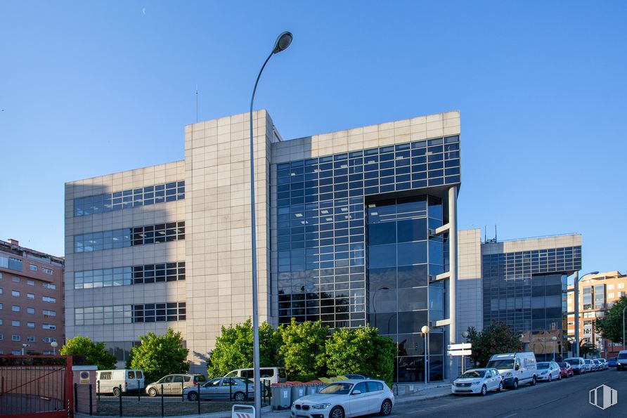 Office for rent at Avenida San Máximo, 11, Usera, Madrid, 28041 with building, sky, property, street light, infrastructure, tree, tower block, neighbourhood, urban design and condominium around