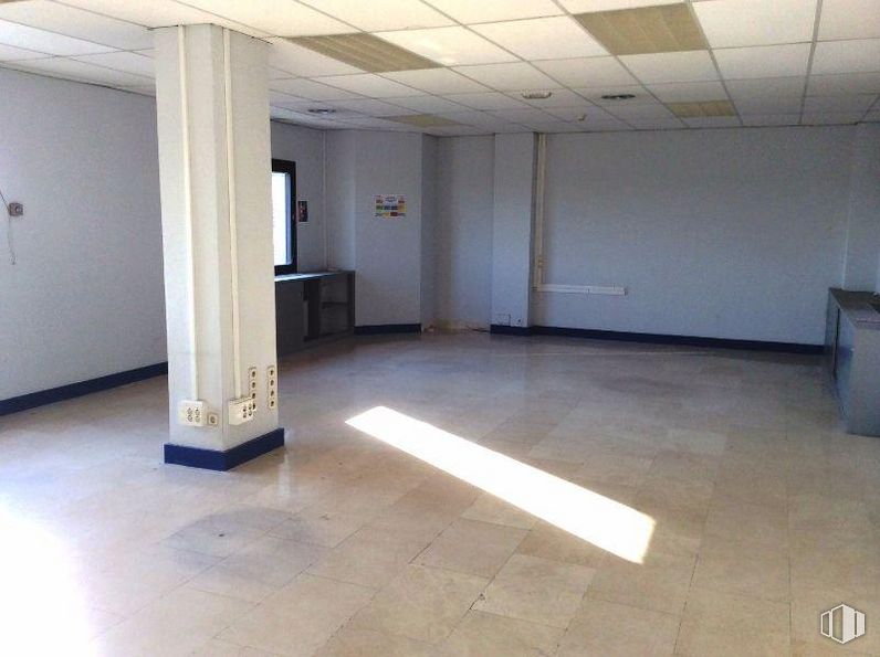 Oficina en venta en Zona Pinar del Rey, Hortaleza, Madrid, 28043 con mueble, alumbrado, madera, accesorio, entrada, pintura, piso, suelo, suelo de baldosas, madera dura, material compuesto y tinte para madera alrededor