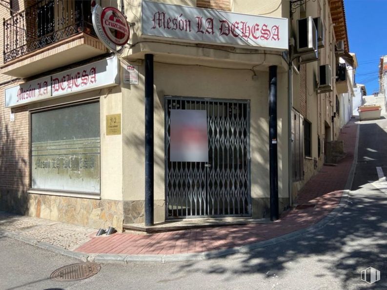 Local en venta en Calle Real, Arganda del Rey, Madrid, 28500 con edificio, ventana, fuente, fachada, gas, superficie de la carretera, carretera, ciudad, puerta y asfalto alrededor