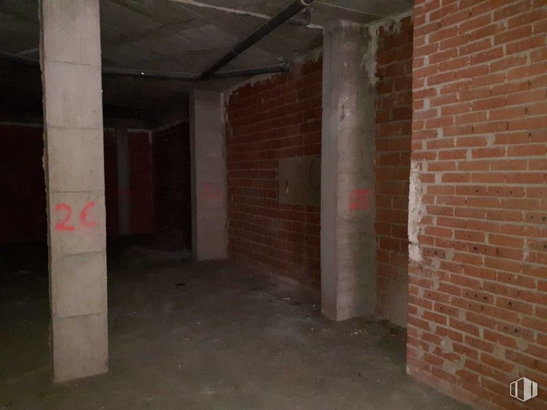 Retail for sale at Calle Fuenlabrada, Carabanchel, Madrid, 28019 with brickwork, brick, floor, building material, wood, flooring, building, ceiling, concrete and composite material around