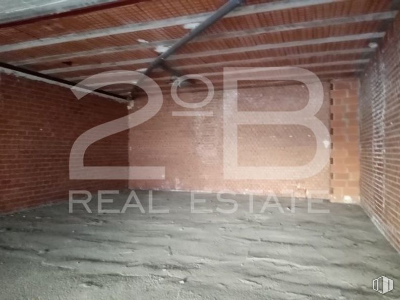 Local en venta en Casco urbano, Consuegra, Toledo, 45700 con madera, albañilería, ladrillo, suelo, fuente, exterior del automóvil, superficie de la carretera, material de construcción, gas y suelos alrededor