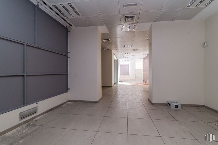 Local en venta en Paseo Santa María de la Cabeza, 85, Arganzuela, Madrid, 28019 con ebanistería, accesorio, interiorismo, suelos, suelo, edificio, techo, hall, material compuesto y espacio alrededor