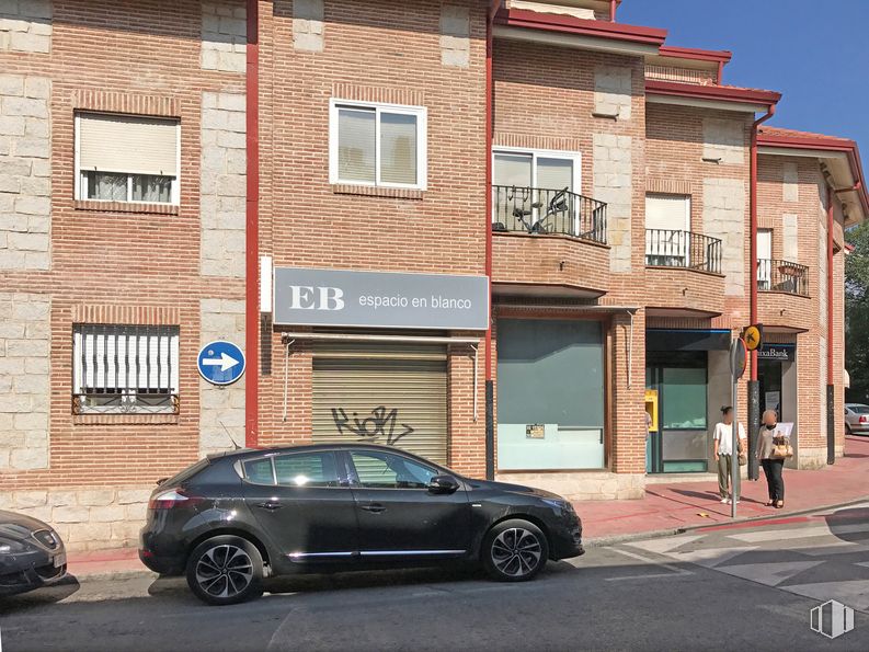 Local en venta en Plaza Francisco Rabal, 1, Alpedrete, Madrid, 28430 con neumático, rueda, coche, ventana, edificio, vehículo terrestre, vehículo, propiedad, neumático automotriz y puerta alrededor