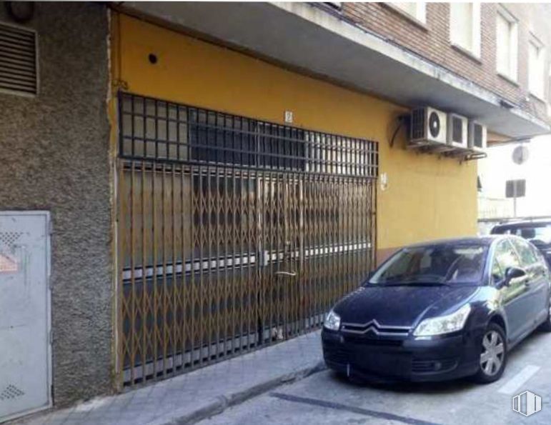 Local en venta en Calle Antonio Domingo, Talavera de la Reina, Toledo, 45600 con coche, rueda, ventana, luz de estacionamiento automotriz, vehículo terrestre, neumático, vehículo, placa de matrícula del vehículo, rejilla y iluminación automotriz alrededor