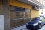 Retail for sale at Calle Antonio Domingo, Talavera de la Reina, Toledo, 45600 with car, wheel, window, automotive parking light, land vehicle, tire, vehicle, vehicle registration plate, grille and automotive lighting around