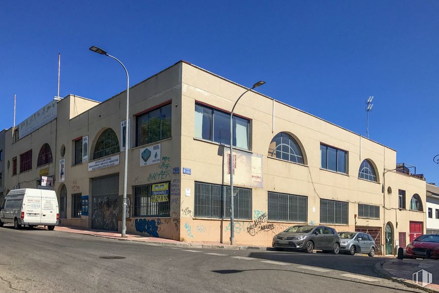 Oficina en venta en Calle Tánger, 1, San Sebastián de los Reyes, Madrid, 28700 con coche, furgoneta, edificio, cielo, propiedad, neumático, ventana, luz de la calle, rueda, vehículo y arquitectura alrededor