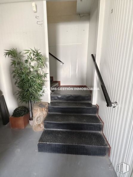 Industrial for sale at Polígono Industrial Villa Azaña, Numancia de la Sagra, Toledo, 45230 with houseplant, plant, building, stairs, flowerpot, wood, door, flooring, floor and fixture around