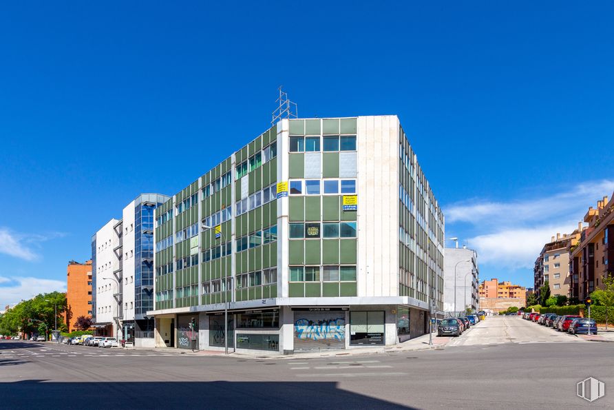 Oficina en alquiler en Calle Cronos, 8, San Blas - Canillejas, Madrid, 28037 con edificio, cielo, tiempo de día, torre, nube, bloque de pisos, diseño urbano, ventana, condominio y propiedad material alrededor