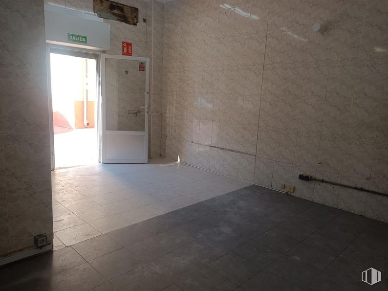 Local en venta en Calle Ruiz Alda, 43, Valdemoro, Madrid, 28342 con puerta, accesorio, suelo, suelos, edificio, hall, madera, material compuesto, techo y hormigón alrededor