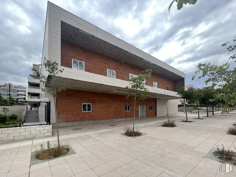 Local en alquiler y venta en Zona Tempranales, San Sebastián de los Reyes, Madrid, 28700 con casa, edificio, nube, planta, cielo, propiedad, arquitectura, diseño urbano, árbol y zona residencial alrededor