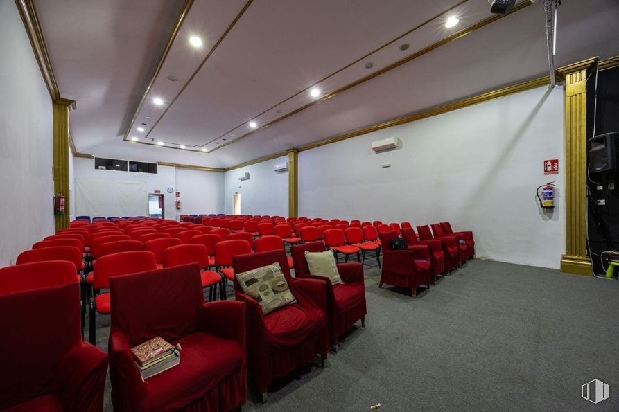 Industrial for sale at Calle José del Pino, 47, Villaverde, Madrid, 28021 with chair, interior design, auditorium, hall, conference hall, ceiling, curtain, convention center and display device around