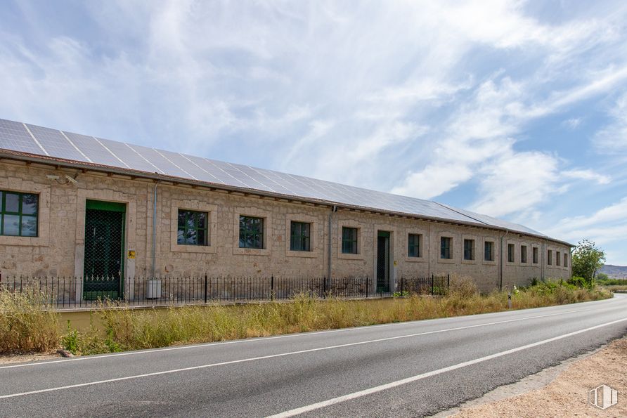 Industrial for sale at Carretera Perales de Tajuña a Albares, km 7.300, Carabaña, Madrid, 28560 with building, sky, plant, cloud, window, house, asphalt, land lot, road surface and grass around