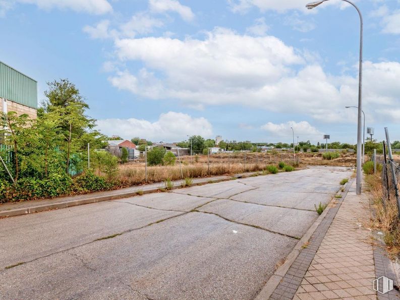 Land for sale at Calle Enero, 22, San Blas - Canillejas, Madrid, 28022 with street light, cloud, sky, plant, road surface, asphalt, land lot, tree, grass and urban design around