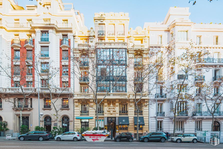 Oficina en alquiler en Calle Velázquez, Salamanca, Madrid, 28006 con coche, rueda, edificio, propiedad, cielo, ventana, neumático, planta, vehículo y arquitectura alrededor