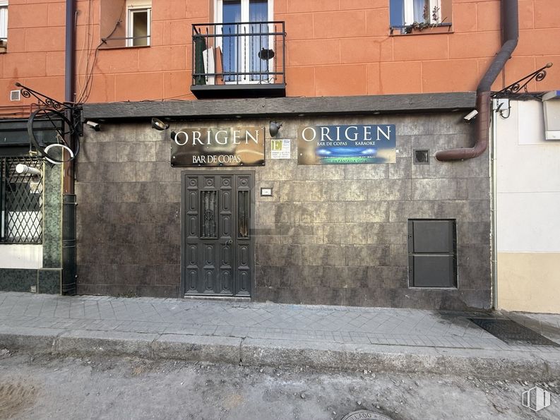 Retail for sale at Zona El Pardo, Fuencarral - El Pardo, Madrid, 28048 with window, door, sign and home door around