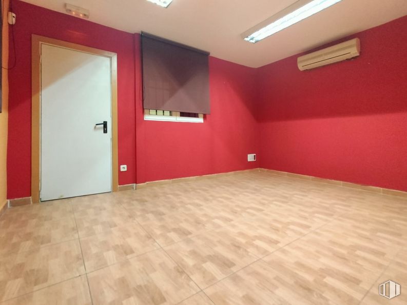 Oficina en alquiler en Zona Industrial, Coslada, Madrid, 28823 con puerta, lámpara, alumbrado, propiedad, accesorio, madera, interiorismo, suelos, suelo y hall alrededor