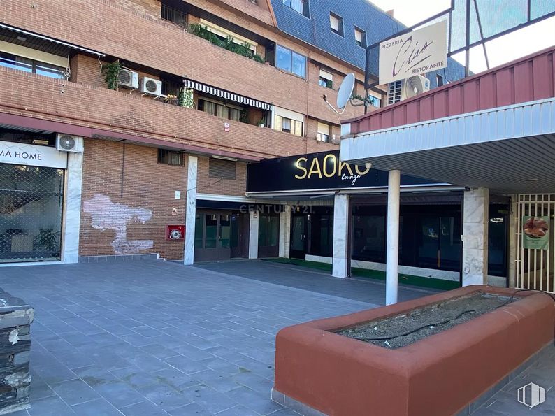 Retail for sale & for rent at Calle Cañadilla, Las Rozas de Madrid, Madrid, 28230 with property, window, real estate, road surface, gas, facade, building, city, commercial building and brick around