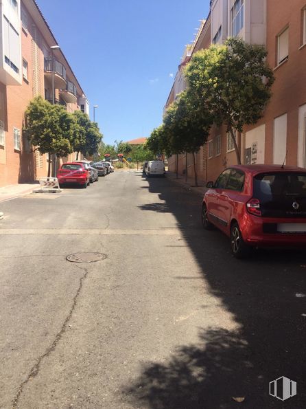 Local en alquiler en Calle San Francisco de Sales, 2, Villanueva del Pardillo, Madrid, 28229 con coche, edificio, vehículo terrestre, neumático, vehículo, rueda, propiedad, ventana, cielo y planta alrededor