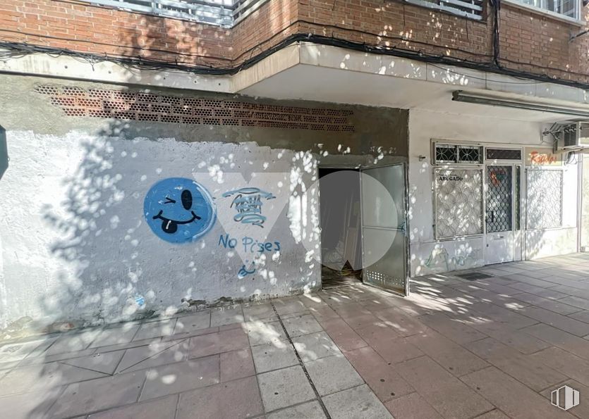 Local en venta en Calle Marquesas, 10, Torrejón de Ardoz, Madrid, 28850 con edificio, graffiti, superficie de la carretera, arte, casa, acera, fachada, ciudad, tintes y matices y carretera alrededor