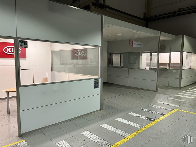 Industrial for rent at Calle Fundición, 101, Rivas-Vaciamadrid, Madrid, 28529 with flooring, floor, interior design, composite material, ceiling, transparency, glass, metal, design and cleanliness around