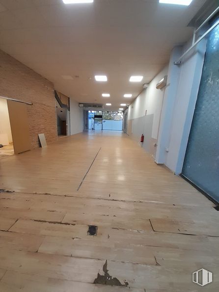 Industrial for sale & for rent at Avenida Madrid, Arganda del Rey, Madrid, 28500 with fixture, wood, floor, flooring, hall, tile flooring, hardwood, composite material, door and building material around