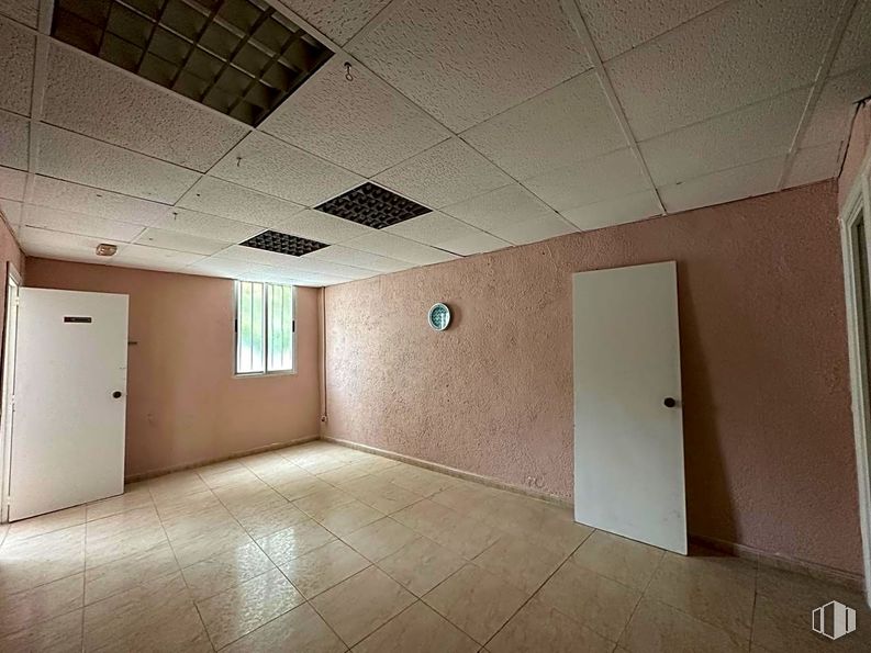 Industrial for rent at Calle Buenavista, Navalcarnero, Madrid, 28600 with door, window, flooring, wall, floor, ceiling, room, tile flooring, tile and light fixture around