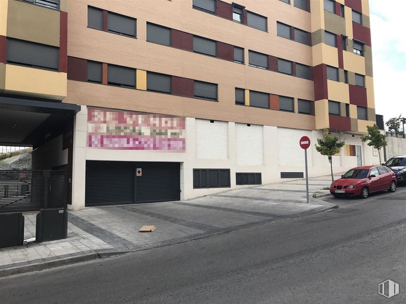 Local en alquiler y venta en Calle León Felipe, Arganda del Rey, Madrid, 28500 con coche, edificio, ventana, rueda, superficie de la carretera, asfalto, diseño urbano, vehículo, condominio y acera alrededor