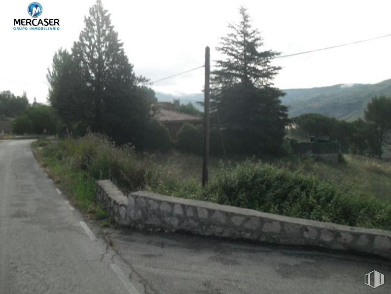 Land for sale at Zona Loranca de Tajuña, Loranca de Tajuña, Guadalajara, 19141 with house, sky, plant, tree, road surface, cloud, asphalt, land lot, slope and atmospheric phenomenon around