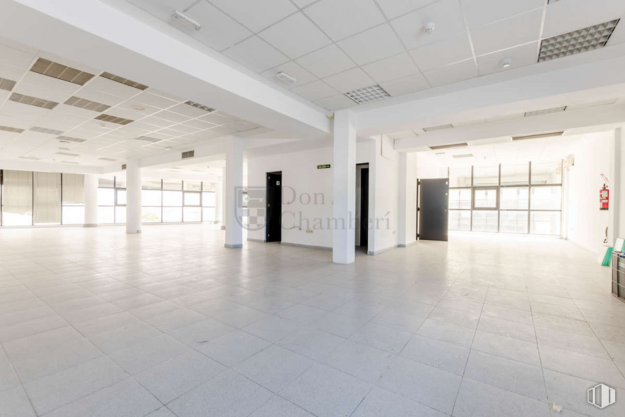 Oficina en venta en Avenida San Pablo, Coslada, Madrid, 28820 con accesorio, hall, interiorismo, suelo, suelos, techo, vidrio, espacio, evento y edificio alrededor