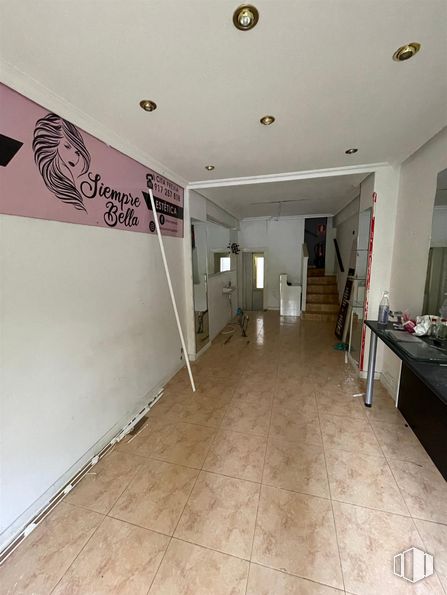 Local en alquiler en Barrio de la Concepción, Ciudad Lineal, Madrid, 28027 con mesa, accesorio, interiorismo, suelo, suelos, pintura, techo, hall, edificio y arte alrededor