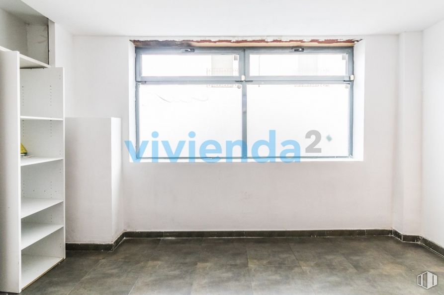 Local en venta en Calle Naranjo, Tetuán, Madrid, 28039 con ventana, estantería, puerta, accesorio, rectángulo, edificio, estante, madera, piso y suelo alrededor