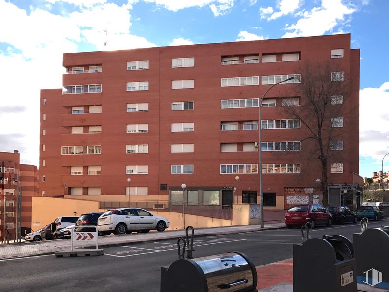 Local en alquiler y venta en Cuesta Hita, 26, Guadalajara, 19005 con coche, edificio, nube, cielo, neumático, propiedad, ventana, vehículo, rueda y bloque de torre alrededor