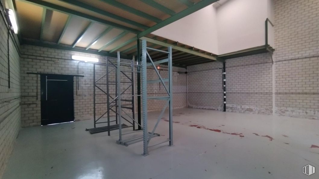 Nave en venta en Polígono de Valmor, Valdemoro, Madrid, 28343 con puerta, lámpara, madera, hall, suelo, suelos, material compuesto, techo, haz y hormigón alrededor