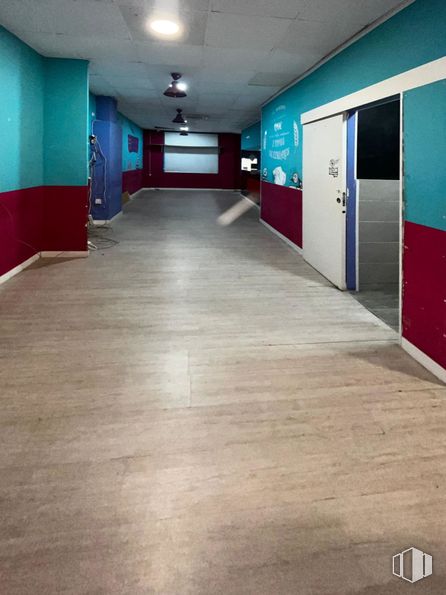 Retail for sale & for rent at Zona Juzgados, Móstoles, Madrid, 28931 with fixture, paint, flooring, floor, hall, gas, composite material, asphalt, tints and shades and building material around