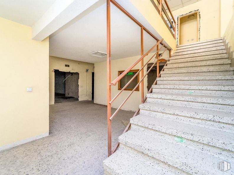 Local en venta en Calle Pedro Pascual, 15, Guadalajara, 19001 con escaleras, edificio, accesorio, madera, interiorismo, suelos, suelo, pared, inmobiliario y material compuesto alrededor